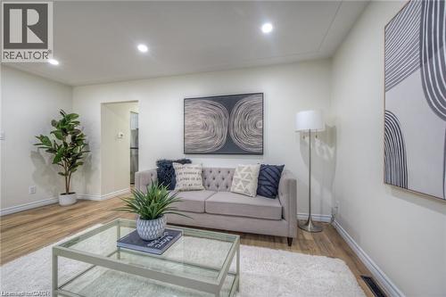 248 Cyrus Street, Cambridge, ON - Indoor Photo Showing Living Room