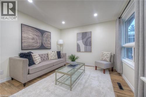 248 Cyrus Street, Cambridge, ON - Indoor Photo Showing Living Room