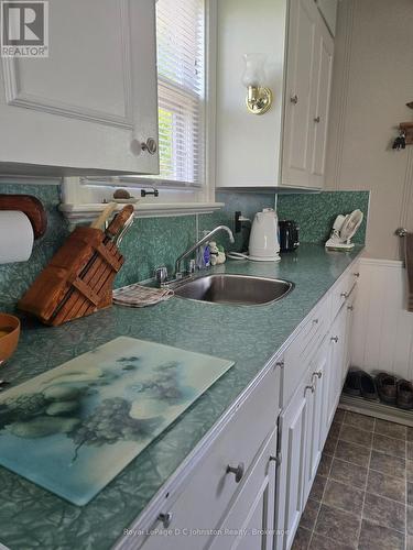 vintage counter tops are in like new condition - 499 Bruce Road 13 Road, Native Leased Lands, ON - Indoor