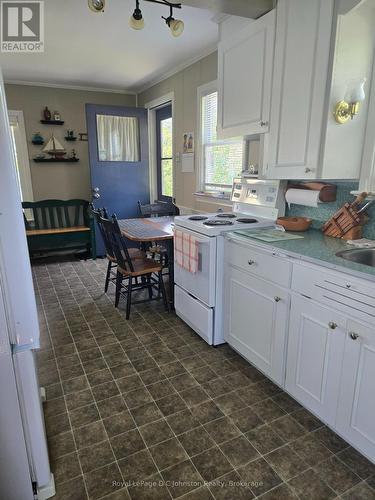 499 Bruce Road 13 Road, Native Leased Lands, ON - Indoor Photo Showing Kitchen