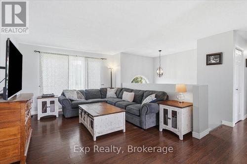 1546 Harmony Road, Belleville (Thurlow Ward), ON - Indoor Photo Showing Living Room