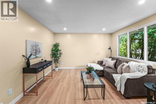 166 Sangster Boulevard, Regina, SK - Indoor Photo Showing Living Room