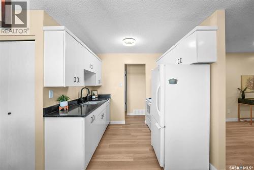 166 Sangster Boulevard, Regina, SK - Indoor Photo Showing Kitchen
