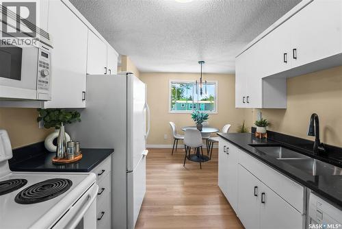 166 Sangster Boulevard, Regina, SK - Indoor Photo Showing Kitchen