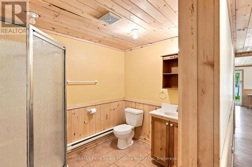 889 185 Wa Horseshoe Lake, Seguin, ON - Indoor Photo Showing Bathroom