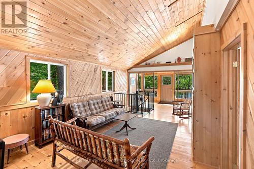 889 185 Wa Horseshoe Lake, Seguin, ON - Indoor