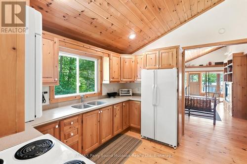 889 185 Wa Horseshoe Lake, Seguin, ON - Indoor Photo Showing Kitchen With Double Sink