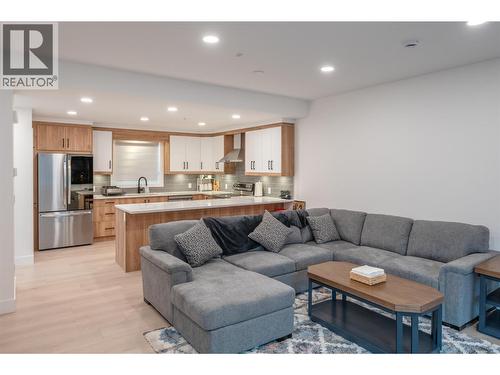 10615 Elliott Street Unit# 109, Summerland, BC - Indoor Photo Showing Living Room