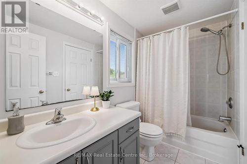 20 Pratt Place, Cambridge, ON - Indoor Photo Showing Bathroom
