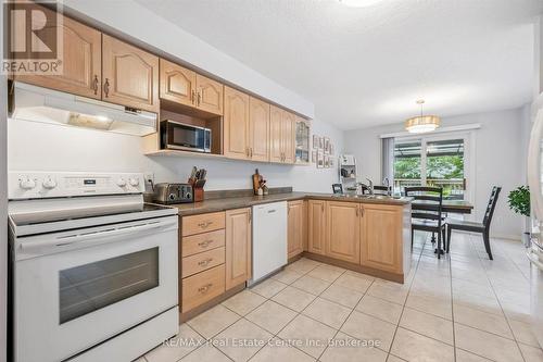 20 Pratt Place, Cambridge, ON - Indoor Photo Showing Kitchen