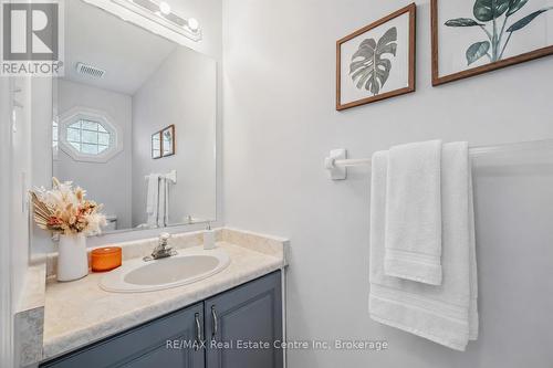 20 Pratt Place, Cambridge, ON - Indoor Photo Showing Bathroom
