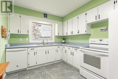 311 Tunis Street, Ingersoll (Ingersoll - South), ON - Indoor Photo Showing Kitchen With Double Sink