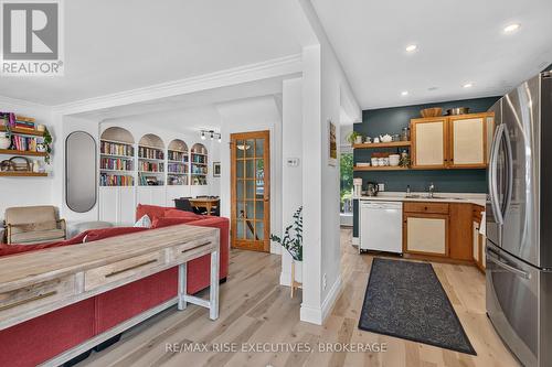 807 Brock Street, Kingston (Central City East), ON - Indoor Photo Showing Kitchen