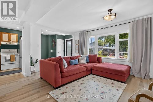 807 Brock Street, Kingston (Central City East), ON - Indoor Photo Showing Living Room