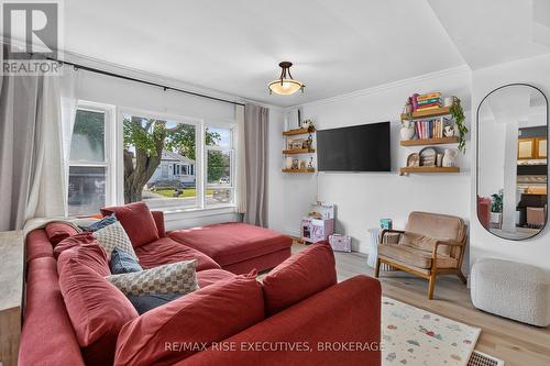 807 Brock Street, Kingston (Central City East), ON - Indoor Photo Showing Living Room