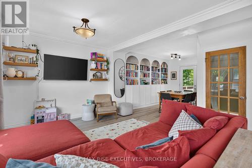 807 Brock Street, Kingston (Central City East), ON - Indoor Photo Showing Living Room