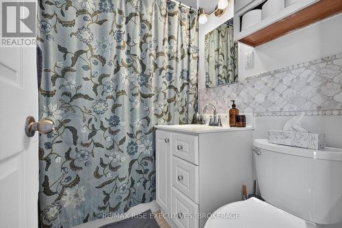 807 Brock Street, Kingston (Central City East), ON - Indoor Photo Showing Bathroom