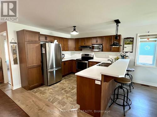 14 Otteridge Avenue, Renfrew, ON - Indoor Photo Showing Kitchen With Double Sink
