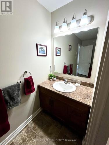 Main 4pc bath - 14 Otteridge Avenue, Renfrew, ON - Indoor Photo Showing Bathroom