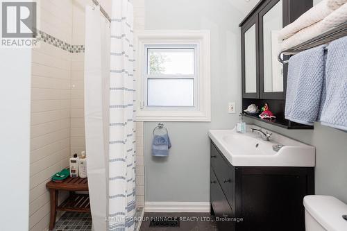26980 Cedarhurst Beach Road, Brock, ON - Indoor Photo Showing Bathroom