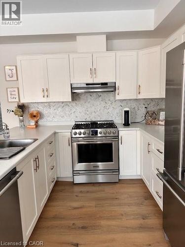 32 Dewberry Drive, Kitchener, ON - Indoor Photo Showing Kitchen With Stainless Steel Kitchen With Upgraded Kitchen