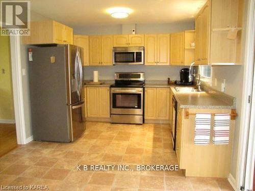 103 Park Drive, Greater Napanee (Greater Napanee), ON - Indoor Photo Showing Kitchen