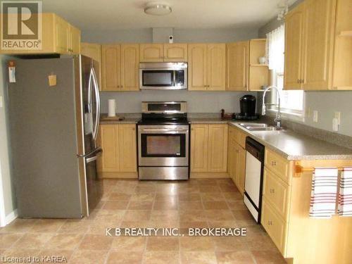 103 Park Drive, Greater Napanee (Greater Napanee), ON - Indoor Photo Showing Kitchen With Double Sink
