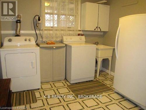 103 Park Drive, Greater Napanee (Greater Napanee), ON - Indoor Photo Showing Laundry Room