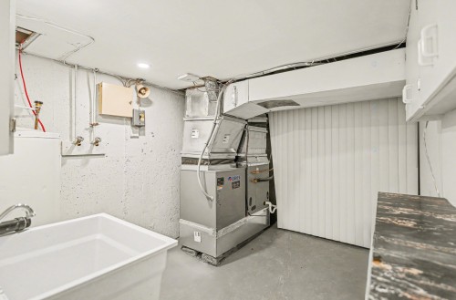 Laundry - 7 Place Gounod, Laval (Saint-Vincent-De-Paul), QC - Indoor
