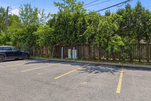 Parking - 7555 Boul. Cousineau, Longueuil (Saint-Hubert), QC - Outdoor