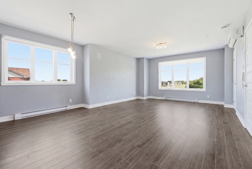 Living Room - 7555 Boul. Cousineau, Longueuil (Saint-Hubert), QC - Indoor