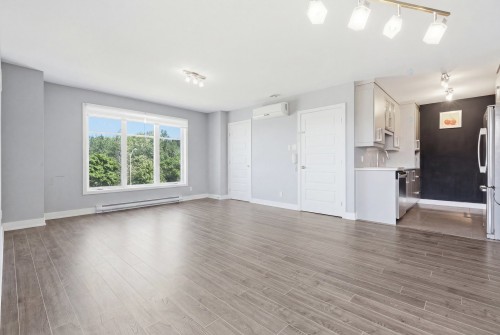 Living Room - 7555 Boul. Cousineau, Longueuil (Saint-Hubert), QC - Indoor Photo Showing Kitchen