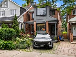 39 STANDISH AVENUE Toronto, ON M4W 3B2