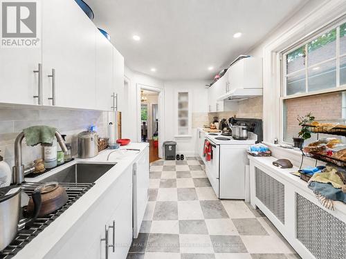 39 Standish Avenue, Toronto, ON - Indoor Photo Showing Kitchen