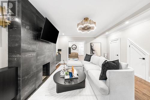 39 Standish Avenue, Toronto, ON - Indoor Photo Showing Living Room