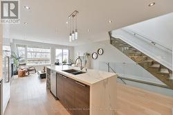 Waterfall island / breakfast bar - 