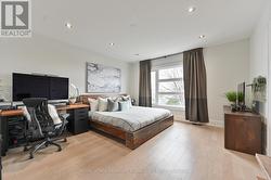 Main bdrm fits large king bed with room to spare - 