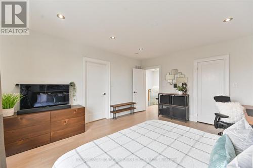Main bdrm fits large king bed with room to spare - 69 Holmstead Avenue, Toronto, ON - Indoor