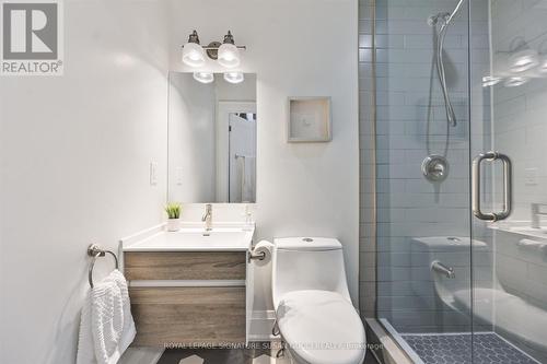 Middle bedroom has own washroom - 69 Holmstead Avenue, Toronto, ON - Indoor Photo Showing Bathroom