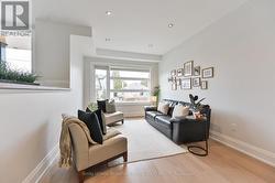 Bright, airy living room - 