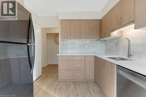 26 Wentworth Avenue Unit# 2 S, Cambridge, ON - Indoor Photo Showing Kitchen With Upgraded Kitchen