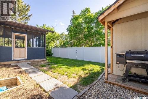 1262 James Crescent, Regina, SK - Outdoor