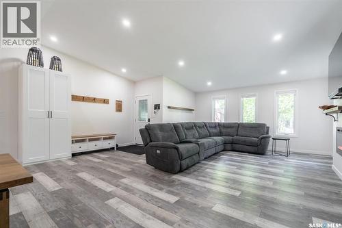 1262 James Crescent, Regina, SK - Indoor Photo Showing Living Room