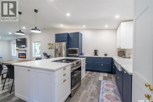 1262 James Crescent, Regina, SK - Indoor Photo Showing Kitchen With Upgraded Kitchen