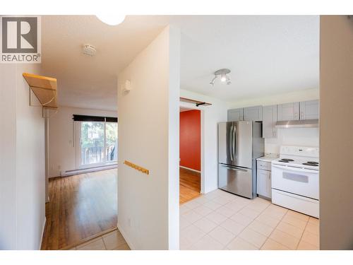 1605 Summit Drive Unit# 17, Kamloops, BC - Indoor Photo Showing Kitchen