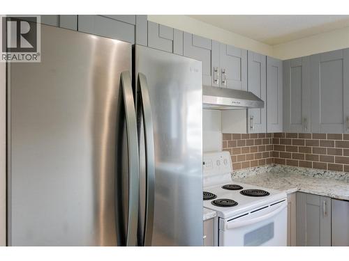 1605 Summit Drive Unit# 17, Kamloops, BC - Indoor Photo Showing Kitchen