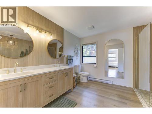 687 Barnaby Road, Kelowna, BC - Indoor Photo Showing Bathroom