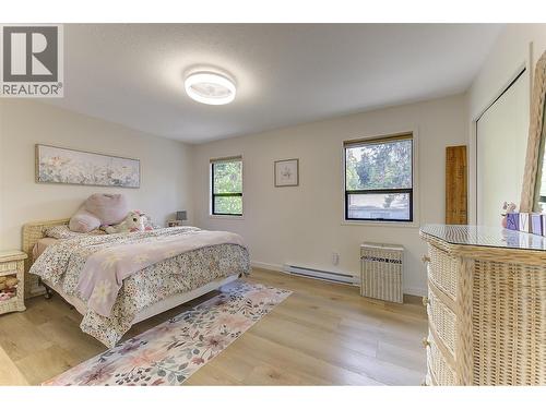 687 Barnaby Road, Kelowna, BC - Indoor Photo Showing Bedroom