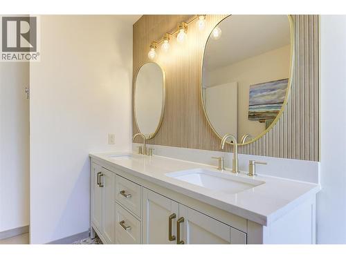 687 Barnaby Road, Kelowna, BC - Indoor Photo Showing Bathroom