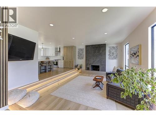 687 Barnaby Road, Kelowna, BC - Indoor With Fireplace